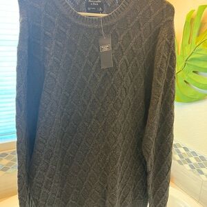 Abercrombie & Fitch Gray Crewneck Sweater with Textured Pattern